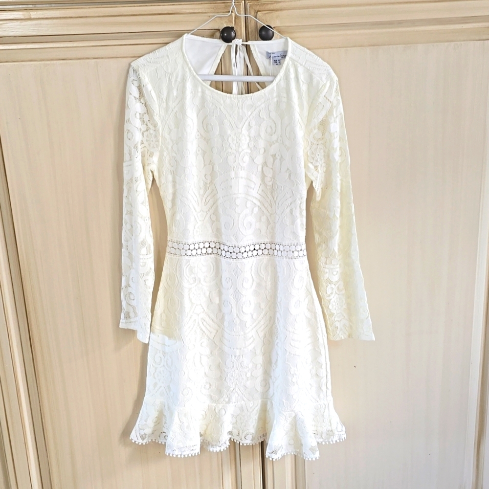 Lulu's off-white dress